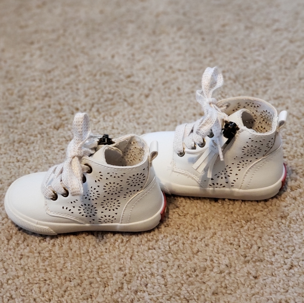 Shoes - Picture 2 of 5